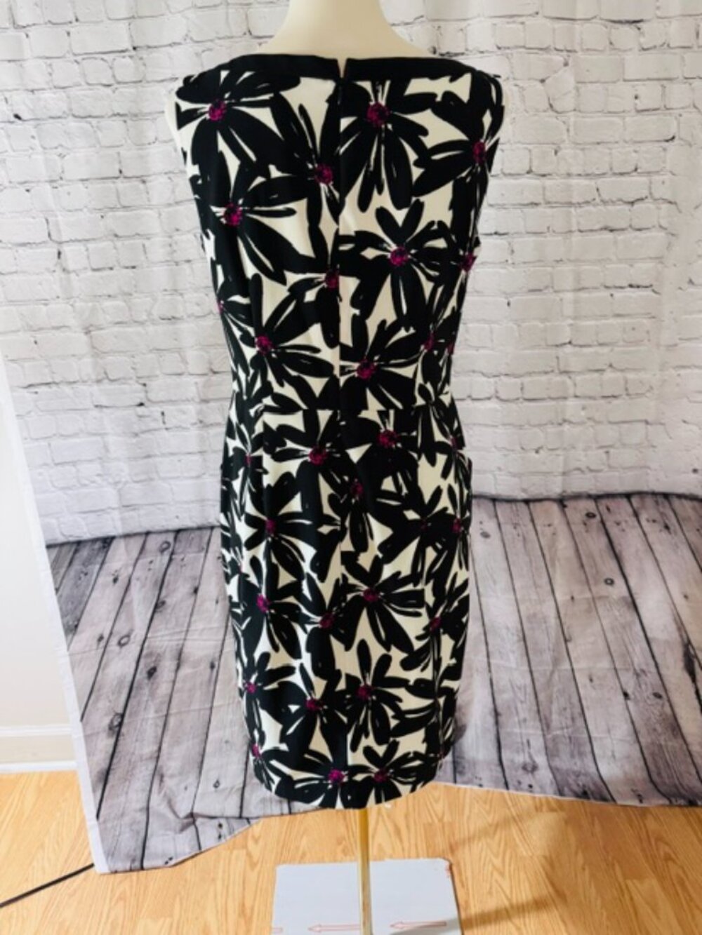 London Times Floral Sheath Dress Black Pink V-Neck Belted Pockets Sz 8 EUC - Picture 6 of 8